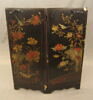 Paravent à deux feuilles en laque polychrome à décor de fleurs et d'oiseaux, image 4/5