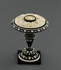 Coupe couverte avec des putti chassant le sanglier, image 1/6