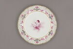 Assiette d'une série de quarante et une (R 510 à 549 bis); du service en pâte tendre blanche décorée de vases fleuris et d'amour en camaïeu rose et à bordure oeil de perdrix doré (R 489 à 549), image 1/3