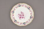 Assiette d'une série de quarante et une (R 510 à 549 bis); du service en pâte tendre blanche décorée de vases fleuris et d'amour en camaïeu rose et à bordure oeil de perdrix doré (R 489 à 549), image 1/4