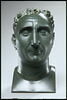 Buste d'homme aux cheveux courts, image 1/9