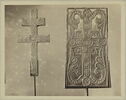 Staurothèque : reliquaire de la Vraie Croix (a : logette à double traverse surmontée par 2 bustes d’anges) et Croix du reliquaire à double traverse (b), image 19/20