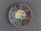 Assiette : enfant tenant une balle, image 1/4