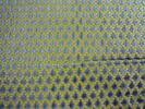 Velours à losanges frappés à dominante gris-bleu, rehaussés de petits points en croix jaune d'or, image 2/3