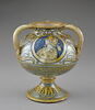 Vase ballon sur pied, à trois anses :  profils de guerriers, image 4/4