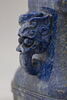 Deux vases à facette à décor de tête d'animaux fantastiques à trompe
lapis lazuli, image 3/3