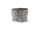 Bracelet à décor de cavaliers et de griffons d'une série de trois bracelets (OA 8200 à OA 8202), image 2/4