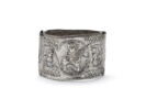 Bracelet à décor de cavaliers et de griffons d'une série de trois bracelets (OA 8200 à OA 8202), image 3/4