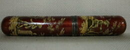 Etui en vernis rouge, image 1/3