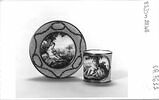 Tasse litron et soucoupe décorées d'oeils de perdrix roses et de scènes avec des angelots, image 4/4