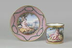 Tasse litron et soucoupe décorées d'oeils de perdrix roses et de scènes avec des angelots, image 1/4
