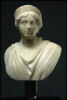 Buste de femme au chignon retenu par un diadème, image 1/4