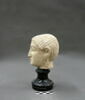 statue, image 2/2