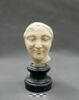 statue, image 1/2