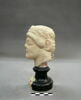 statue, image 2/2