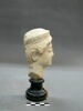 statue, image 2/2