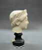 statue, image 2/2