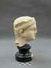 statue, image 2/2