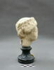 statue, image 2/2