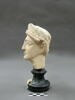 statue, image 2/2