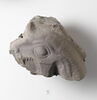 Fragment de relief : tête de dragon-serpent, image 1/3
