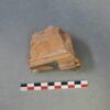 Fragment d'architecture avec traces de trophée d'armes, image 1/6