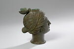 Vase funéraire en forme de tête féminine, image 2/4