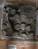 Tirage de la partie supérieure d’une plaque de la colonne Trajane représentant un groupe d’hommes, image 2/2