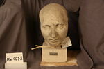 statue, image 2/2