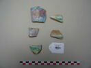 Lot de cinq tessons de coupes peintes et jaspées, image 2/2