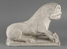 Moulage d'un lion couché, image 2/2