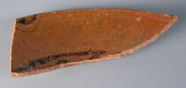 Fragment de bord de plat avec amorce de fond, image 1/2