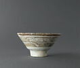 Coupe à décor végétal et pseudo-épigraphique, image 2/6