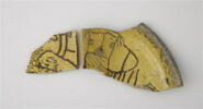 Fragment de paroi de plat ou d'assiette à décor de personnage barbu, image 3/3