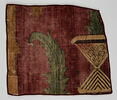 Fragment de tapis à décor de vase et de feuillages, image 1/2