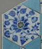 Carreau hexagonal à décor floral, image 3/4