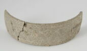 Fragment de vaisselle circulaire, image 1/2