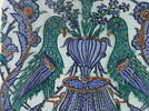 Carreau aux oiseaux perchés sur une fontaine, image 3/3