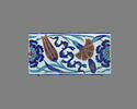Carreau de bordure au rinceau de rosaces, quatre fleurs et nuages tchi, image 1/2