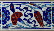 Carreau de bordure au rinceau de rosaces, quatre fleurs et nuages tchi, image 2/2