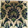 Carreau à palmette feuillue au centre d'yun réseau de fleurs épanouies, de tulipes et de petites feuilles dentelées, image 2/2