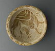 Coupe à la chamelle allaitant son petit, image 1/5