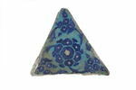 Carreau triangulaire à décor de fleurs., image 3/3