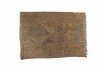 Fragment de tapis à décor de motifs géométriques, image 1/2
