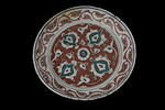 Plat aux palmettes et rumi sur fond rouge tomate, image 6/8