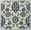 Carreau à décor de fleur épanouie et de mandorle ornée de tchi, image 1/2