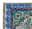 Carreau à décor de tulipes et de roses et aux tiges formant des mandorles, image 2/3