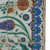 Carreau à décor de tulipes et de roses et aux tiges formant des mandorles, image 2/2