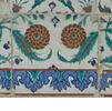 Carreau à décor de tulipes et de roses et aux tiges formant des mandorles, image 2/2