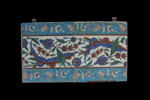 Carreau de frise aux motifs saz et quatre-fleurs entre deux bandes turquoise, image 3/3